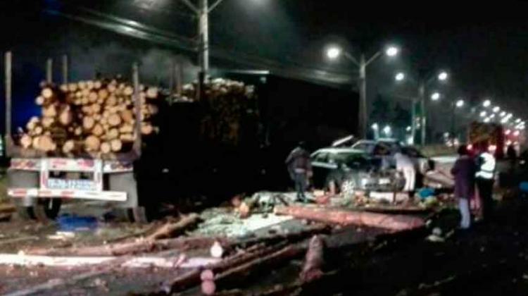 Bomberos son atacados por abejas durante una emergencia