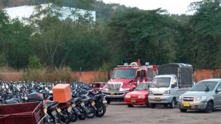 Inmovilizan carro de bomberos tras accidente de tránsito