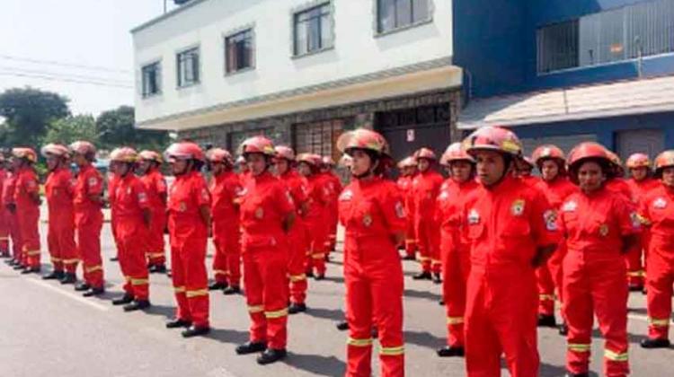 59 bomberos voluntarios se graduaron en Lima