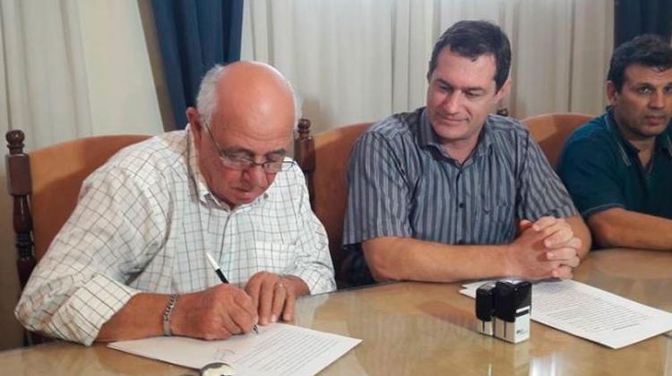 Municipio firma convenio para hacerse cargo del cuartelero de Bomberos