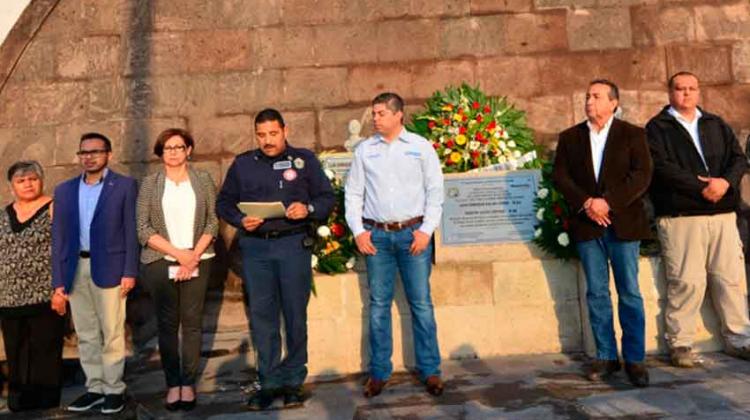 Rinden homenaje a bomberos caídos