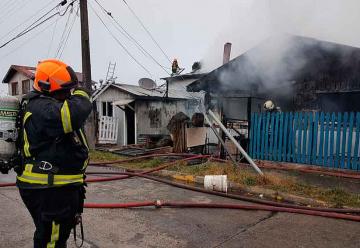 Cuatro casas fueron destruidas en un incendio en Puerto Montt