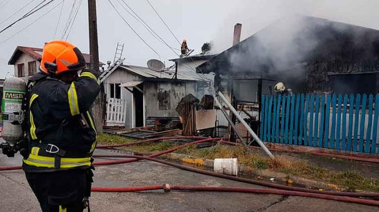 Cuatro casas fueron destruidas en un incendio en Puerto Montt Cuatro casas fueron destruidas en un incendio en Puerto Montt