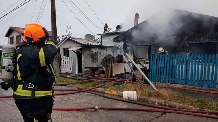 Cuatro casas fueron destruidas en un incendio en Puerto Montt