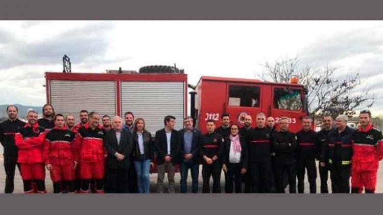 Bomberos entrega un camión a Mariola Verda para luchar contra los incendios