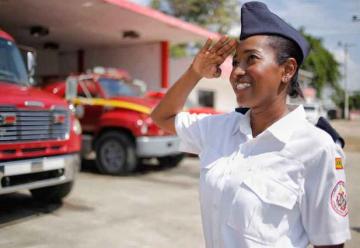 Cartagena tiene la primera mujer en el cuerpo de bomberos