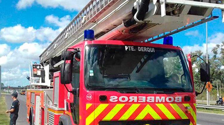 Bomberos de Presidente Derqui cuentan con nuevo hidroelevador Bomberos de Presidente Derqui cuentan con nuevo hidroelevador