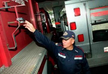 Bomberos de San Cristóbal trabajan con sus propios recursos