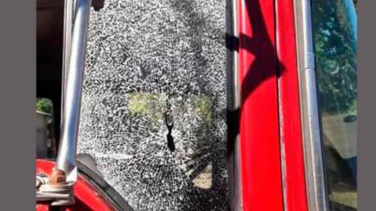 Apedrearon a un móvil de los Bomberos Voluntarios