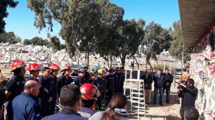 A dos años de su muerte, homenaje al bombero Gramajo