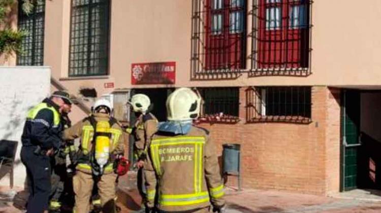 Varios bomberos han resultado heridos en un incendio