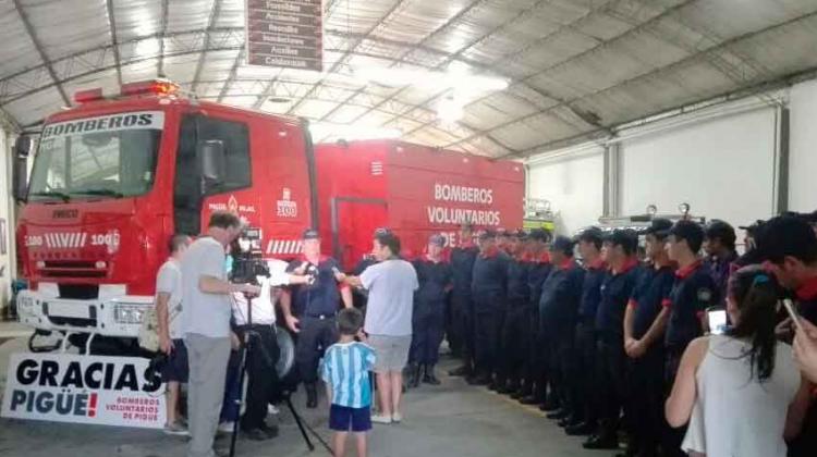 Bomberos Voluntarios de Pigüé presentaron nueva autobomba