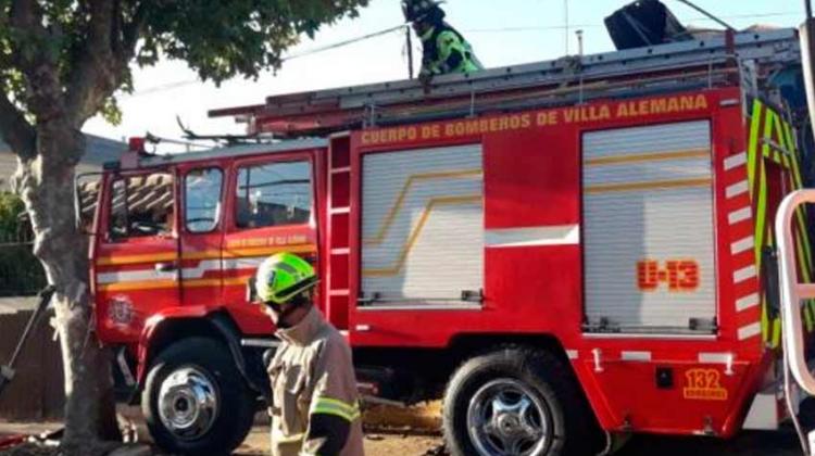 Carro de Bomberos choca con casa tras accidente de tránsito