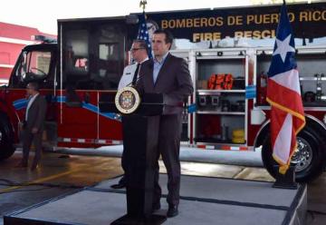 Entrega de camiones y vehículos al Cuerpo de Bomberos