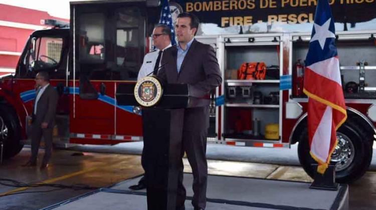 Entrega de camiones y vehículos al Cuerpo de Bomberos