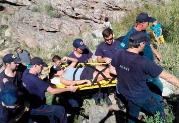 Bomberos de Tornquist acudieron al rescate de una mujer en las sierras