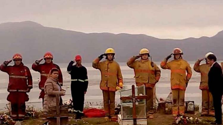 Bomberos Voluntarios de Tierra del Fuego homenajearon a Diego Sánchez