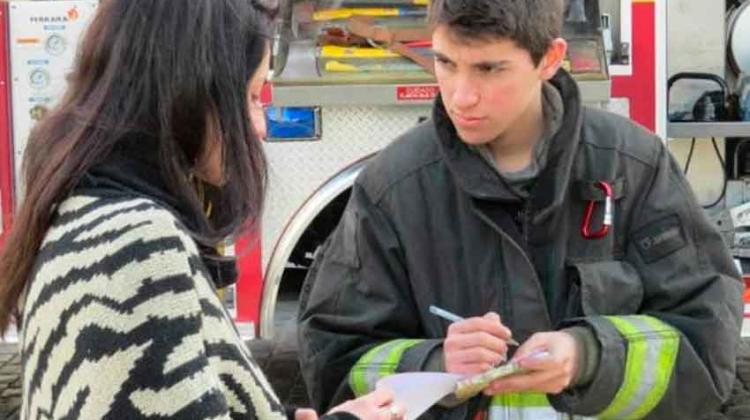 Bomberos denuncia falsificación de boleto ganador de un auto