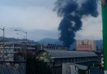 Incendio de gran magnitud en la proveeduría de Corpomiranda