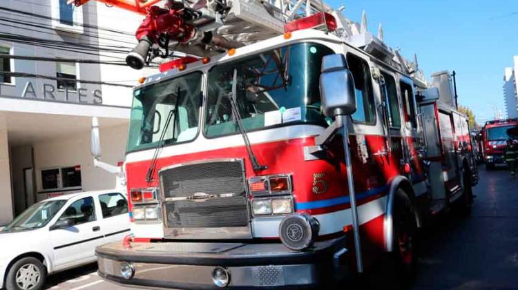 Moderno carro escala llega a Bomberos de Curicó