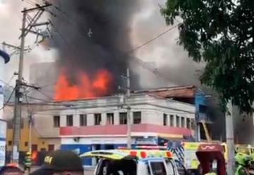 Incendio en fábrica de pinturas en el centro de Medellín