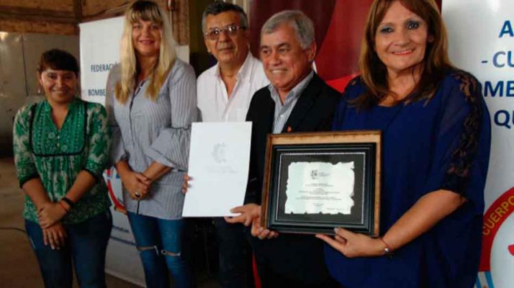 Distinguieron al presidente del Consejo Nacional de Bomberos