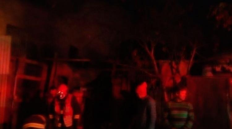 Bombero se lesiona combatiendo incendio que destruyó vivienda Bombero se lesiona combatiendo incendio que destruyó vivienda