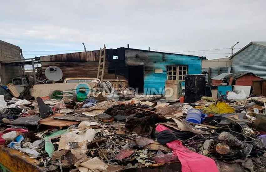 Bomberos se suma a la colecta para familia que sufrió incendio