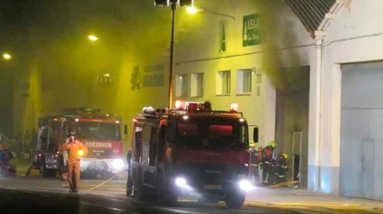 Un bombero herido en un incendio de un pabellón en Alfaro