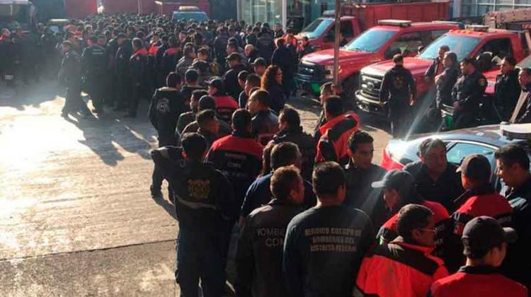 Bomberos toman estación central por falta de director