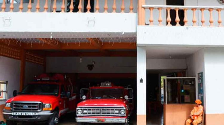 Bomberos sin máquinas y sin dinero en Belén de Umbría