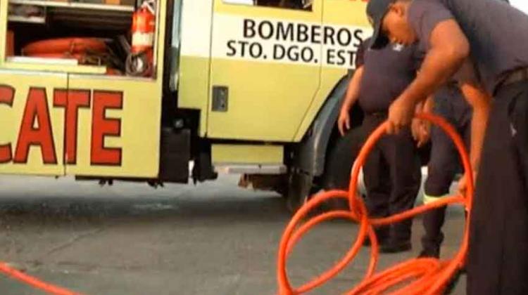Bomberos trabajan en medio de precariedades en República Dominicana