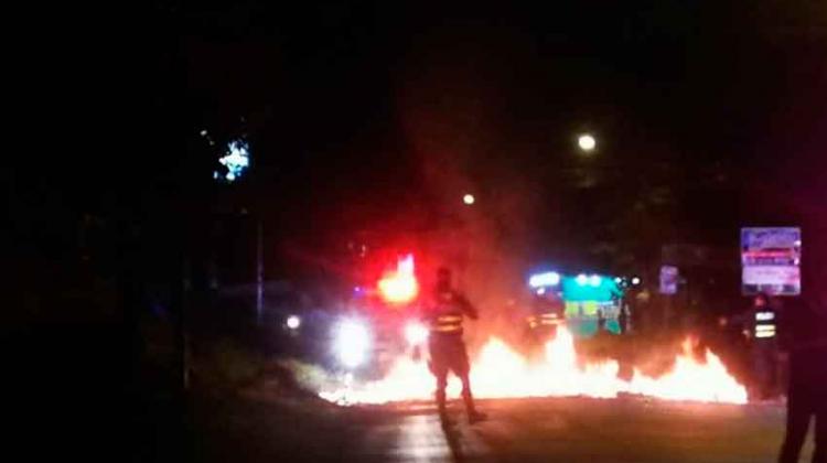 Atacan a Bomberos cuando combaten “Quemas de Judas”
