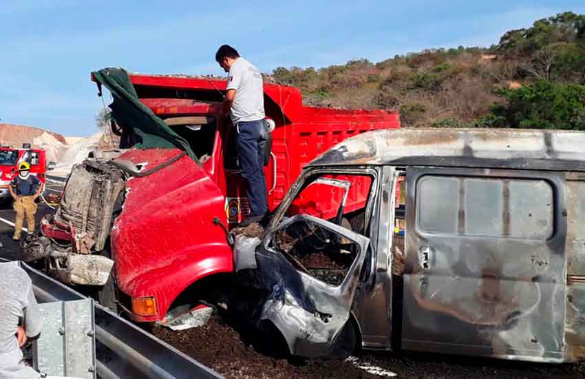 Mueren dos bomberos mientras atendían emergencia