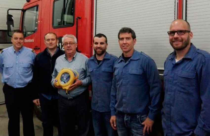 Bomberos de Sant Jaume dels Domenys incorpora un desfibrilador