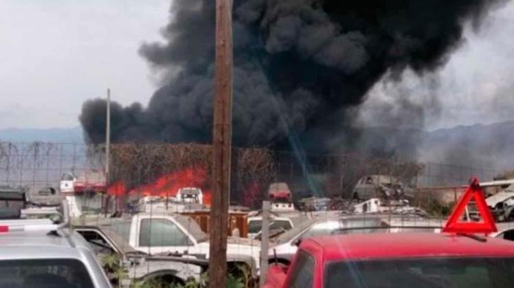 Incendio en corralón de Mérida afecta a más de 60 vehículos
