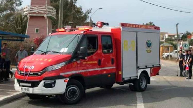 Bomberos de Guanaqueros recibe moderno carro