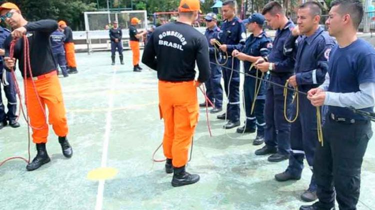 Bomberos fueron capacitados por instructores brasileños