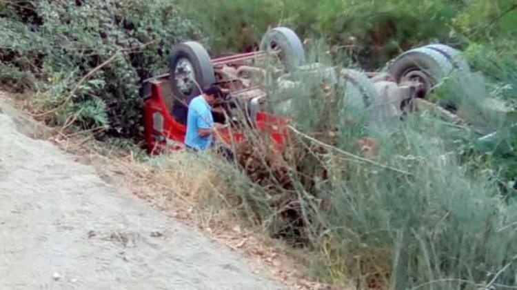 Tres bomberos lesionados dejó el volcamiento de un carro de bomberos