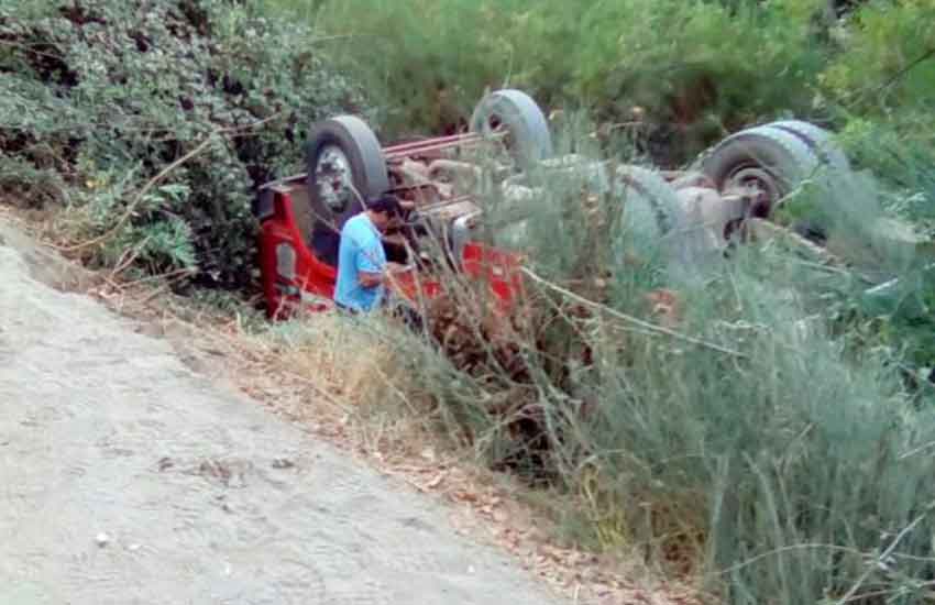 Tres bomberos lesionados dejó el volcamiento de un carro de bomberos