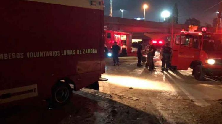 Bomberos de Lomas salvaron a un hombre en el Río Matanza