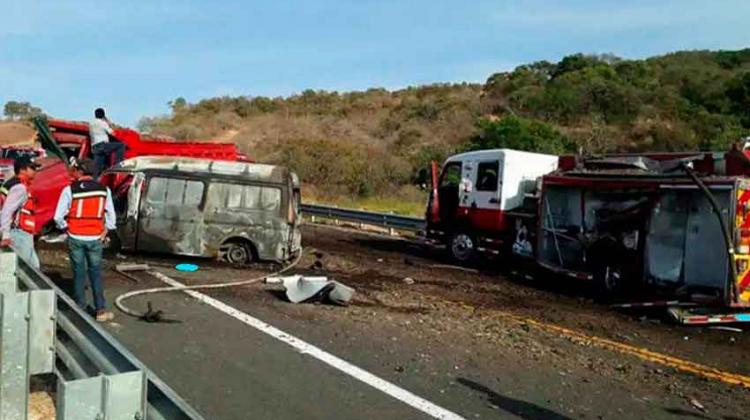 Mueren dos bomberos mientras atendían emergencia Mueren dos bomberos mientras atendían emergencia