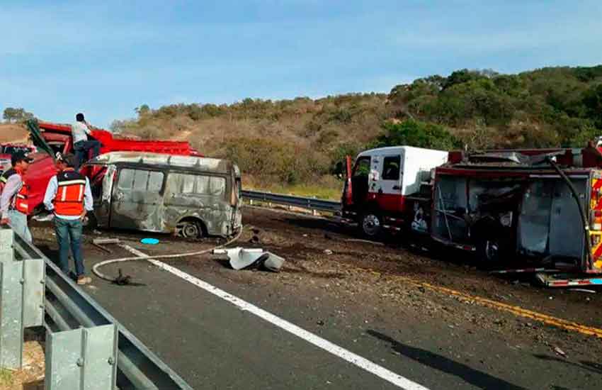 Mueren dos bomberos mientras atendían emergencia