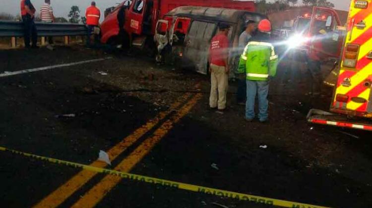 Muere tercer bombero atropellado en autopista Tepic-San Blas