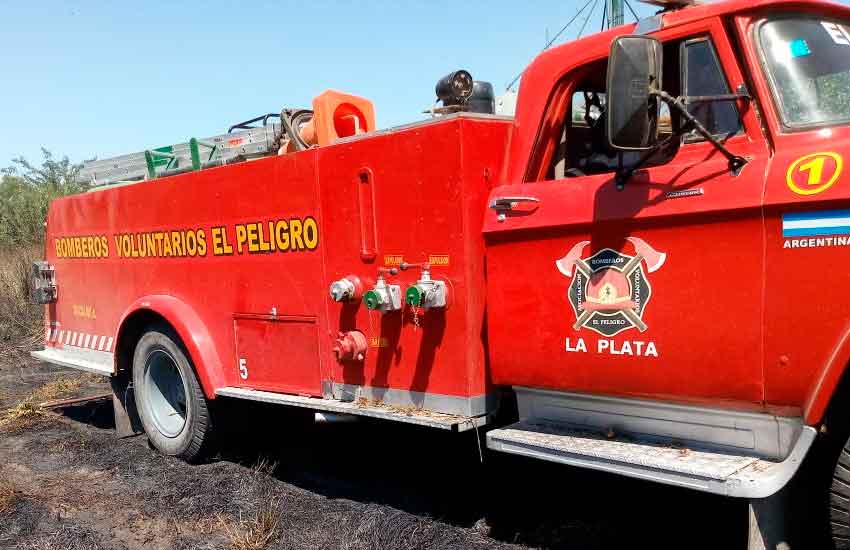 Bomberos del barrio El Peligro hacen una colecta para tener un nuevo cuartel