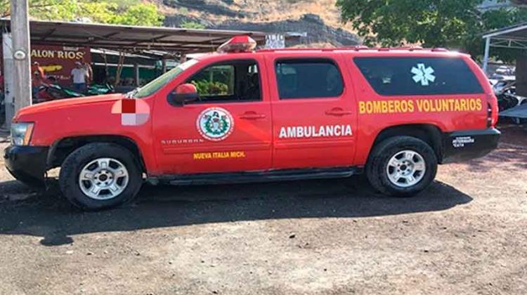 Detienen a sujetos en camioneta rotulada con la leyenda Bomberos