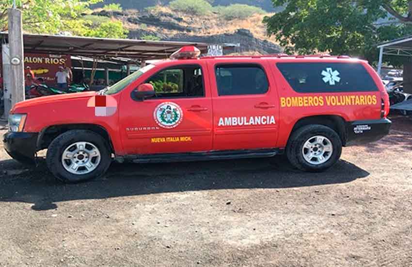 Detienen a sujetos en camioneta rotulada con la leyenda Bomberos