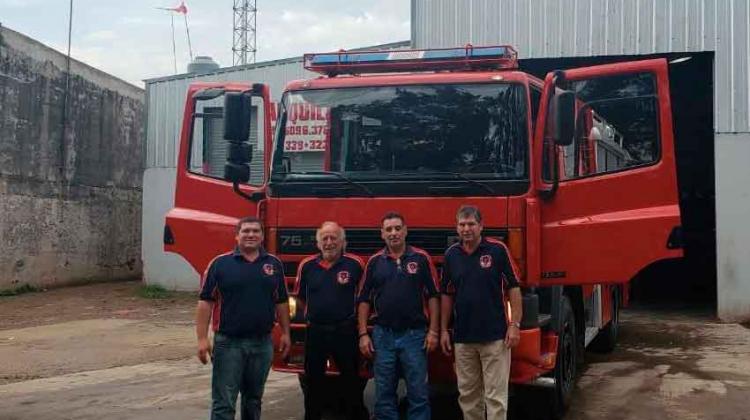 Nuevo autobomba para Bomberos Voluntarios de Coronel Charlone Nuevo autobomba para Bomberos Voluntarios de Coronel Charlone