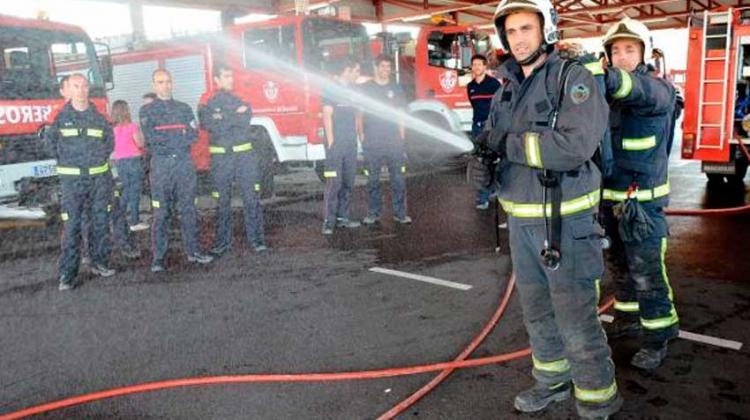172 personas aspiran a ocupar las plazas nuevas de bombero de Badajoz Badajoz.- 167 hombres y 5 mujeres quieren ser bomberos del Servicio Municipal de Extinción de Incendios de Badajoz. Son los aspirantes para ocupar las 10 plazas que ha convocado el Ayuntamiento pacense. La primera prueba de estas oposiciones será hoy lunes en las instalaciones de Ifeba.