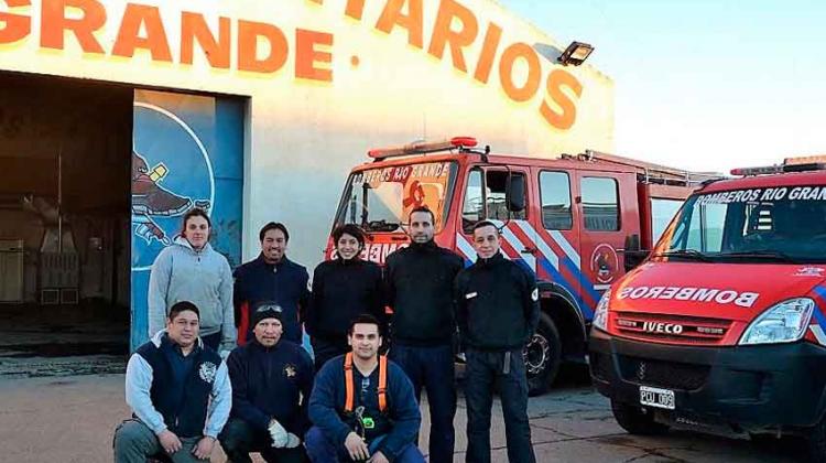 Bomberos abren sus puertas a la comunidad en su dia